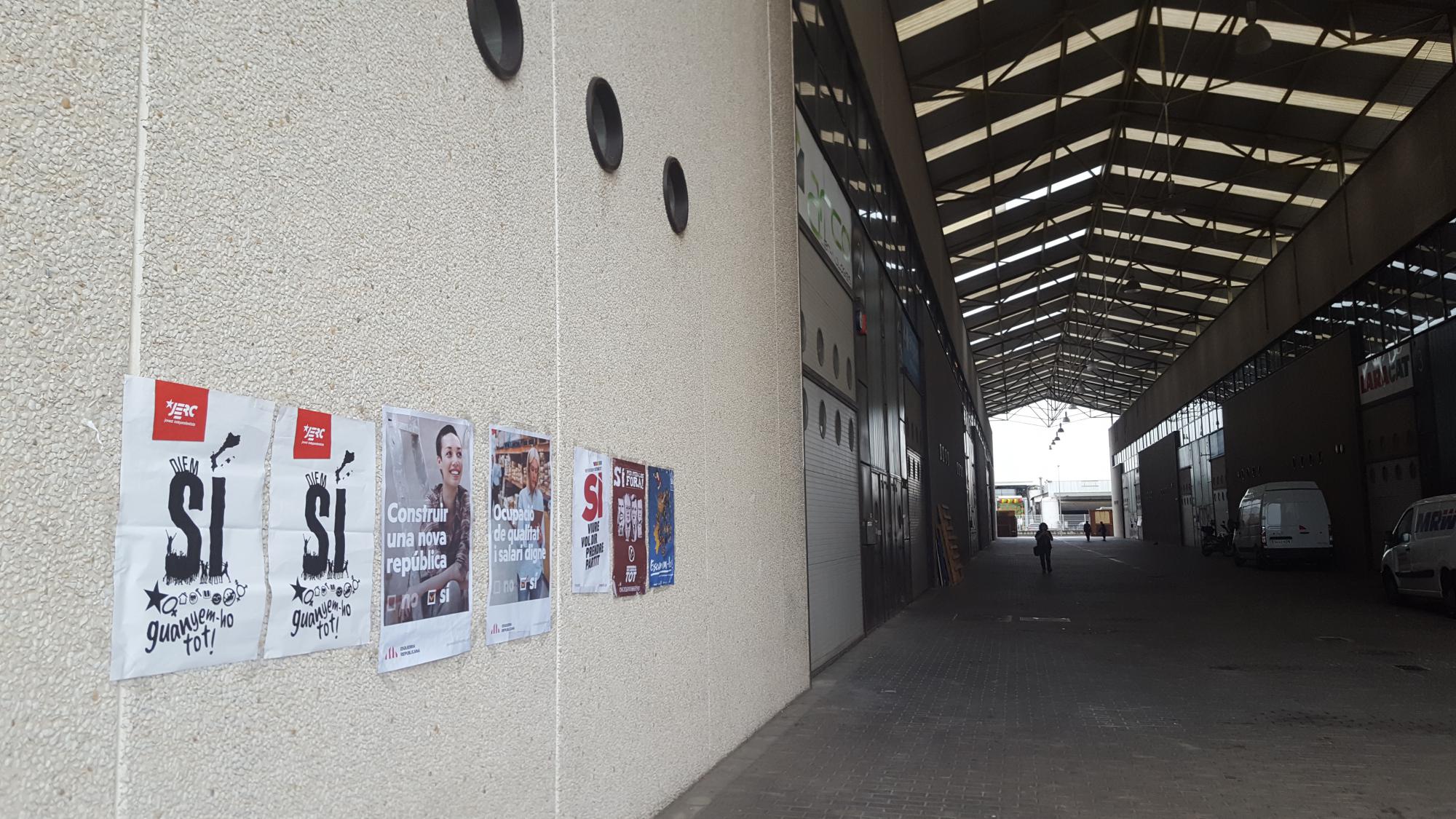 La Guardia Civil inspecciona una imprenta de Sant Feliu y otra de L'Hospitalet