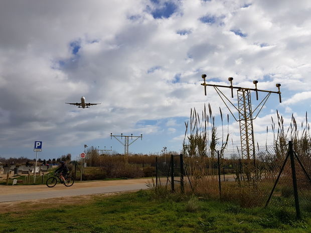 La AVV Gavà Mar afea las palabras del presidente de Vueling