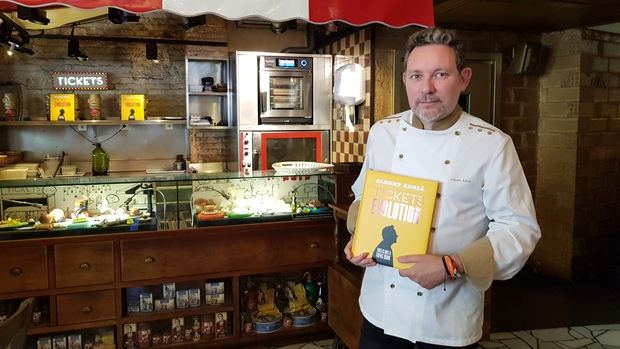 El chef hospitalense Albert Adrià plasma en un segundo libro la metamorfosis del ‘Tickets’