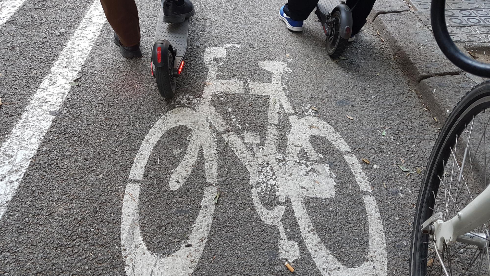 Multas de hasta 500 euros para los imprudentes a bordo de patinetes eléctricos en Gavà