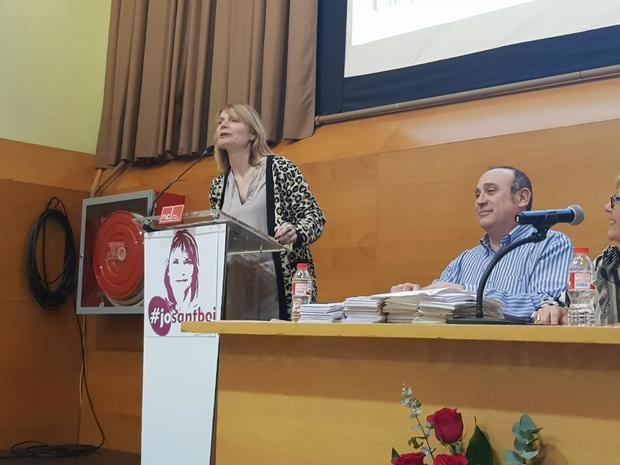 Lluïsa Moret durante su discurso de proclamación como alcaldable del PSC en Sant Boi.