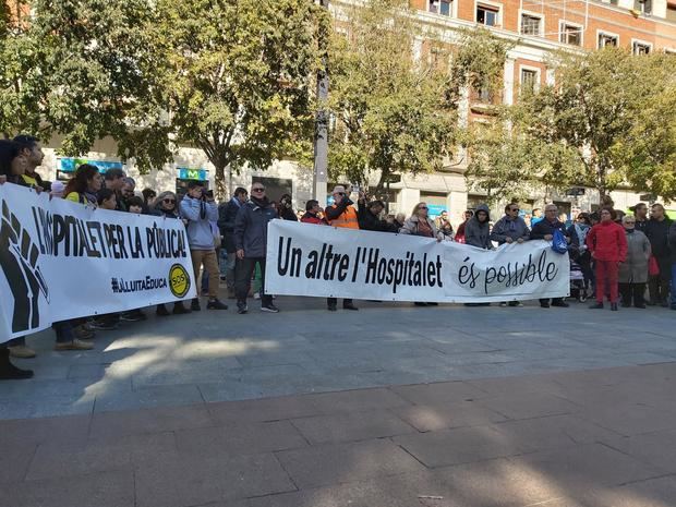 La cabecera de la marcha ha llegado al Ayuntamiento pasadas la una de la tarde.