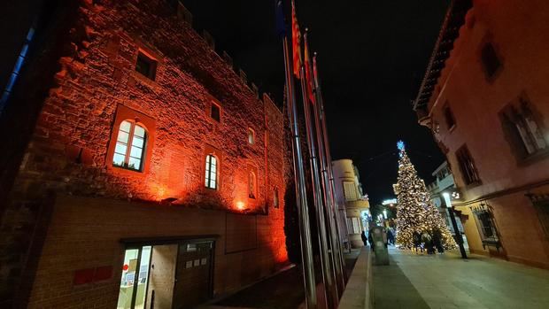 El edificio medieval de la Torre del Baró estrena iluminación exterior