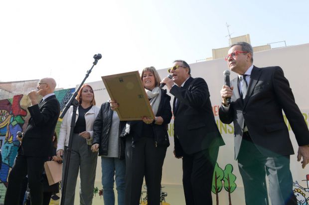 Nuria Marin y Los Diablos, durante el acto de inauguración de los jardines que llevan el nombre del grupo musical