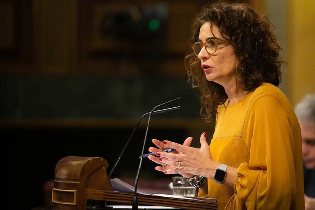 La ministra de Hacienda, María Jesús Montero, defendiendo los presupuestos socialistas ayer en el Congreso.