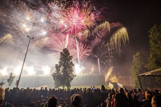 Los fuegos artificiales iluminarán la ciudad y el Delta este lunes por la noche.