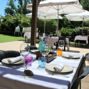 El “Arroz de Castelldefels”, tradición a leña con sello Las Botas en la avenida Constitución