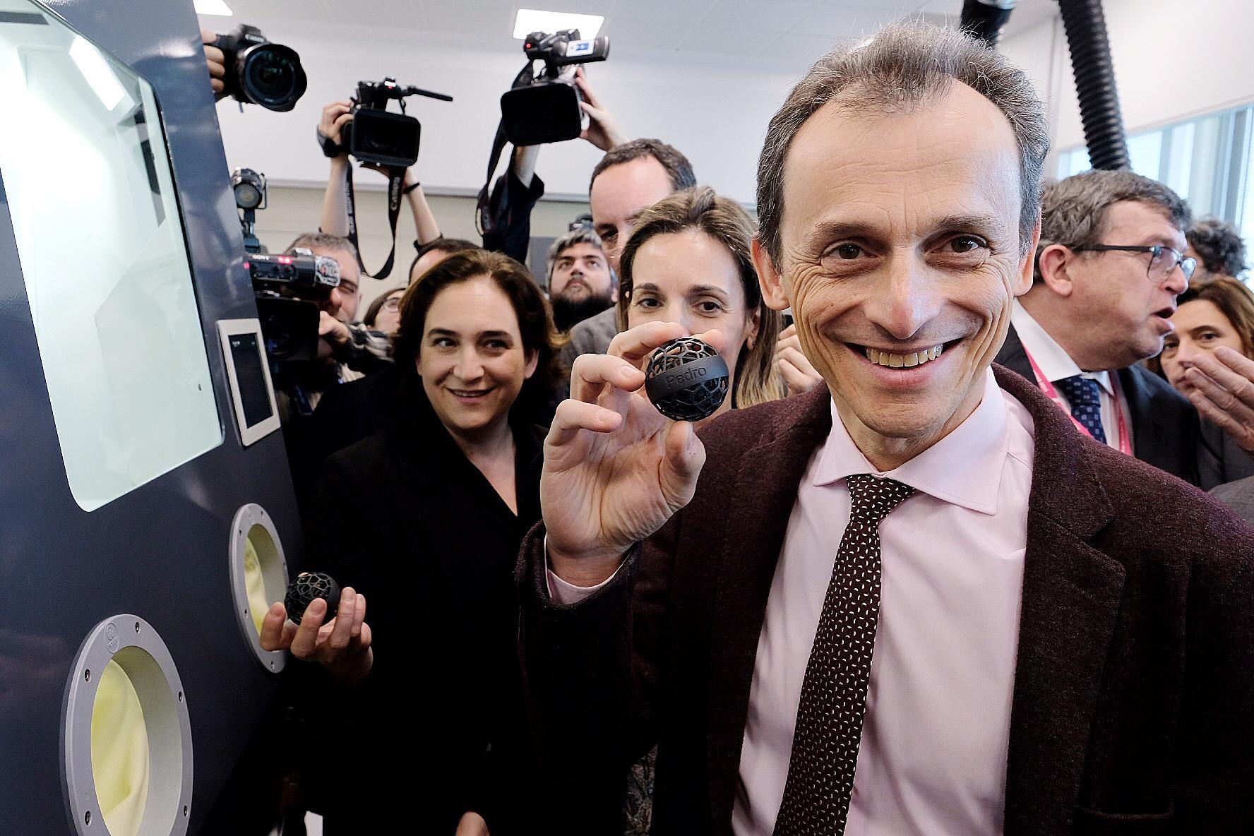 El ministro Pedro Duque inaugura en la Zona Franca la primera incubadora de impresión 3D del continente