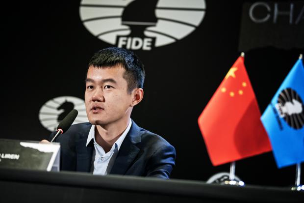 GM Ding Liren en la rueda de prensa de la competición 