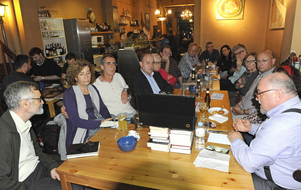 El Café Filosòfic d’Esplugues se’n va a la guerra
