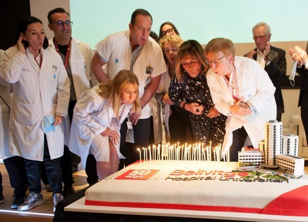 El Hospital de Bellvitge celebra su 50 cumpleaños con un libro para recordar