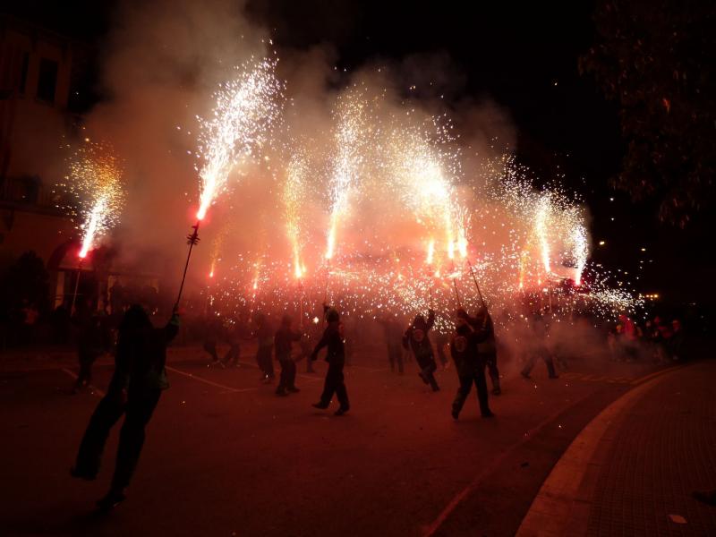 Sant Vicenç dels Horts inaugura la 31ª Mostra amb el concert de l’Escolania de Montserrat i el correfoc