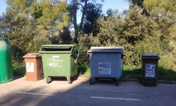 Castellví coloca contenedores de sal para el uso vecinal