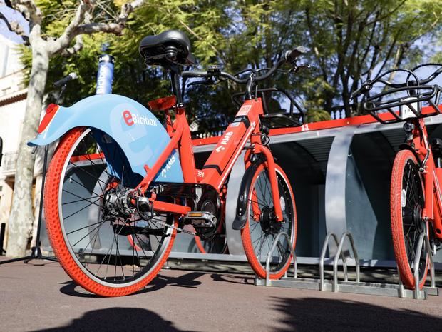 El AMB pone en marcha un nuevo servicio de bicicleta compartida en 11 ciudades de la comarca