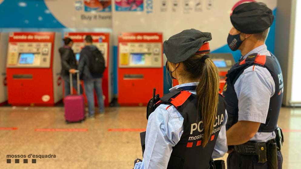 Detienen a 12 personas por sustraer dinero de tarjetas de crédito robadas