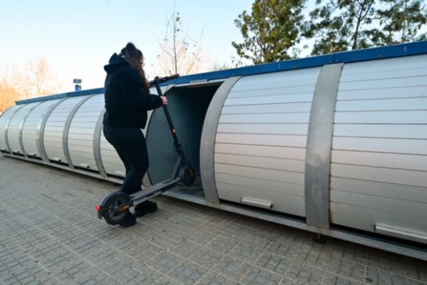 El servicio Bicibox de AMB permite el estacionamiento de patinetes y VMP