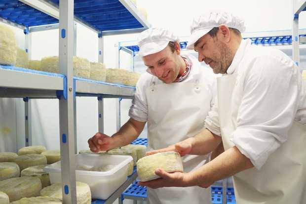 Caprabo inicia la comercialización de productos elaborados por la Fundación AMPANS