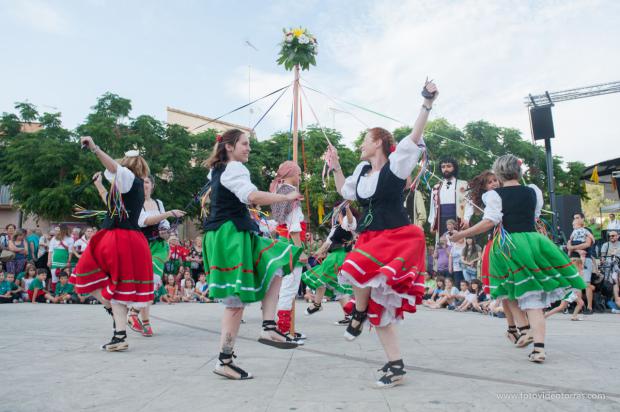 La Colonia Güell se llena de cultura y fiesta en el Aplec dels Atenus