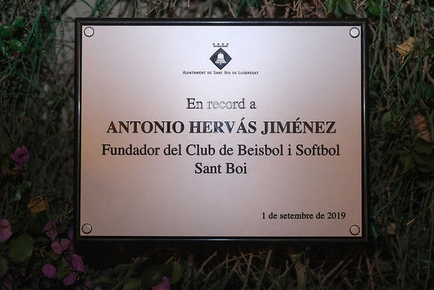 Sant Boi rebautiza su campo de béisbol y softbol con el nombre de Antonio Hervás