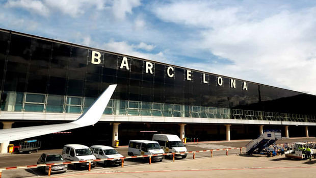 El número de pasajeros en el aeropuerto del Prat cae en julio un 84% respecto al año anterior