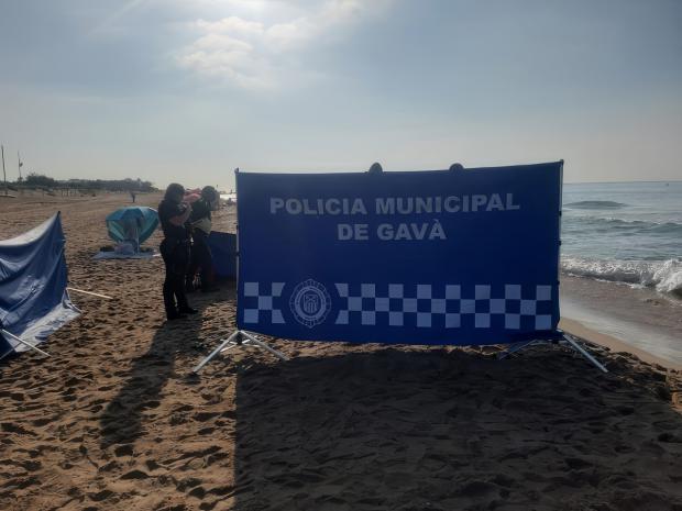 En el lugar del suceso se han trasladado los servicios de emergencias médicas, que han certificado su muerte (FOTO: Ayto. de Gavà).