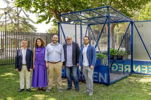 Aigües de Barcelona y Cetaqua demuestran el uso de agua regenerada en el huerto urbano REGREEN de Cornellà