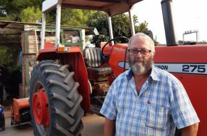 Albert Bou: “Los robos de fruta y hortalizas en el Parc Agrari son frecuentes entre los paseantes”