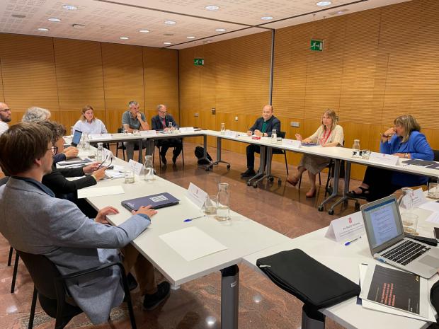 Las alcaldesas de Sant Boi, Lluïsa Moret; de Gavà, Gemma Badia, y el alcalde de Viladecans, Carles Ruiz, en la reunión con la consejera de agricultura, Teresa Jordà