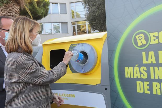 Sant Boi es el primer municipio con contenedores amarillos inteligentes