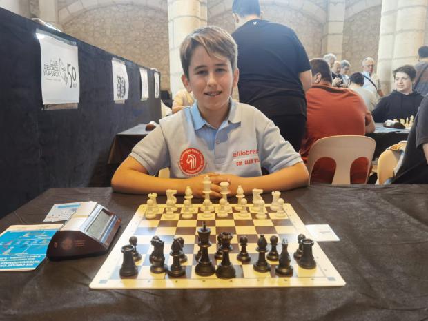 Alex Villa, joven promesa del mundo del ajedrez español, y el primer jugador patrocinado por EL LLOBREGAT OPEN CHESS