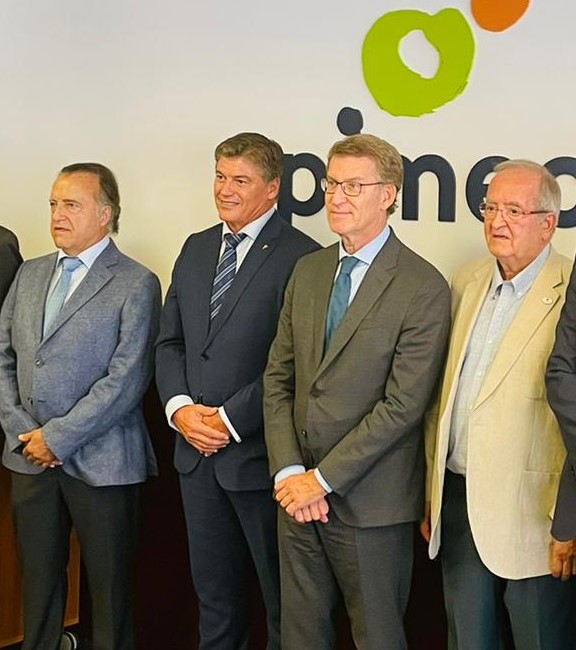 De izquierda a derecha: Jordi Alsina,coordinador del Baix Llobregat y secretario electoral del PPC; Antonio Cañete, presidente de PIMEC; Alberto Nuñez Feijóo, presidente del PP; y Josep González i Sala, expresidente de PIMEC