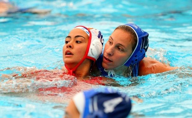 Crespí (izquierda) en un partido con la selección española.