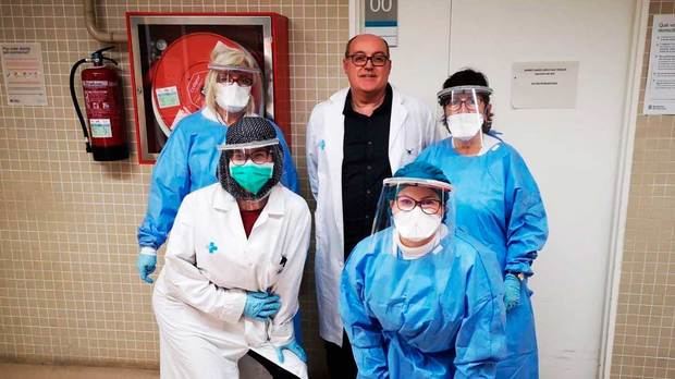 Una empresa de Castelldefels entrega a sanitarios más de 4.000 viseras impresas en 3D