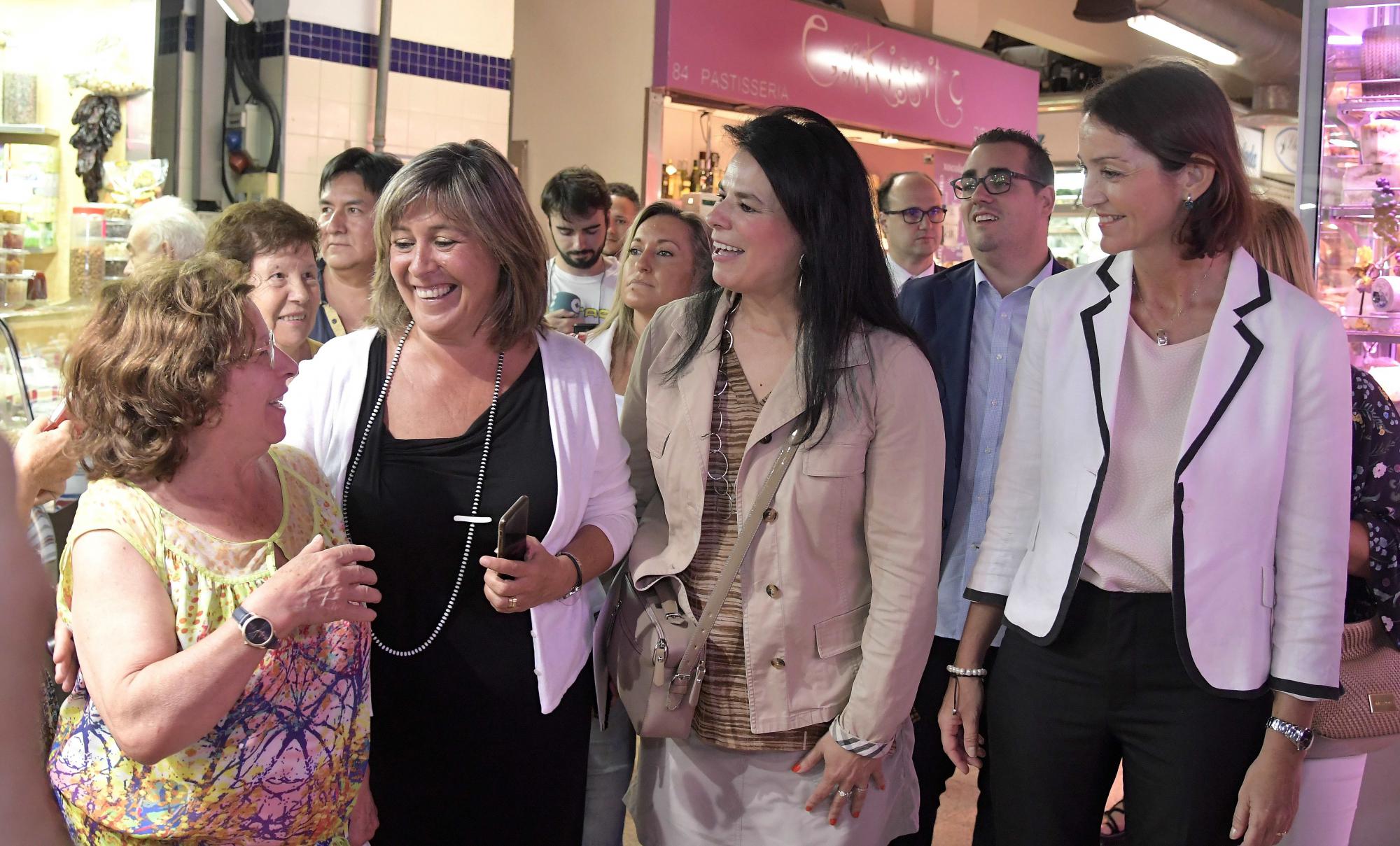La ministra de Industria anuncia en l'Hospitalet un plan para digitalizar el comercio minorista