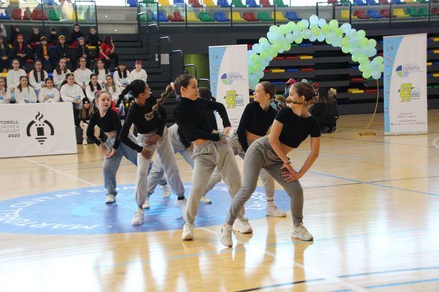 Actuación de un grupo, en una de las jornadas del Baix Dance