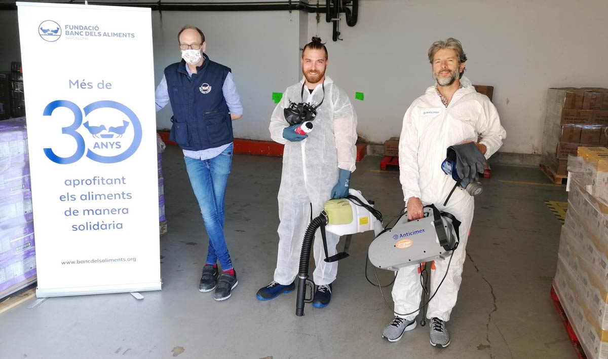 El Banc dels Aliments de Barcelona desinfecta sus instalaciones para proteger la salud de los voluntarios