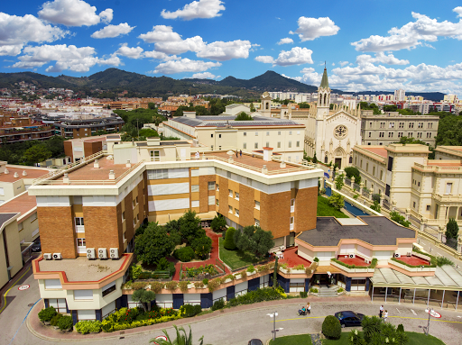 Los trabajadores del Hospital Benito Menni de Sant Boi se concentran por la situación en los hospitales