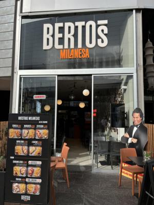 Milanesas argentinas en homenaje a Julio Iglesias, el nuevo restaurante de Splau
