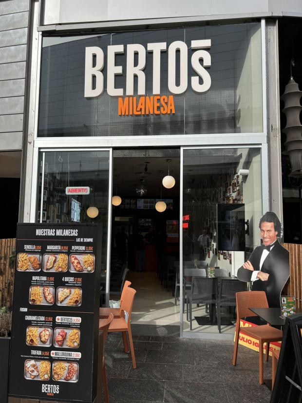 Milanesas argentinas en homenaje a Julio Iglesias, el nuevo restaurante de Splau