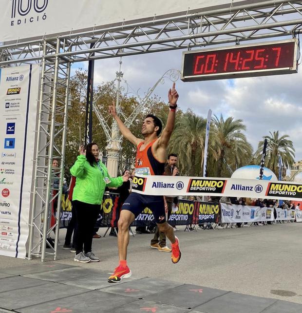 Brahim Fateh, de L'Hospitalet, hace historia al ganar los 5K del 100º de la prestigiosa Jean Bouin