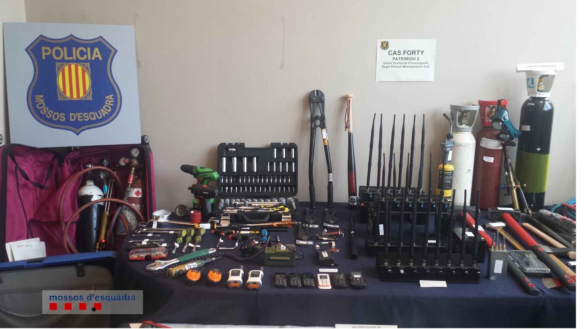 Mossos d’Esquadra desmantella un grup criminal especialitzat en robatoris amb butrons