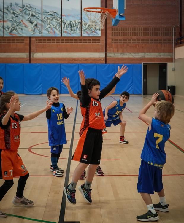 El Club de Básquet Joventut Castelldefels participa en una jornada de básquet infantil de la comarca