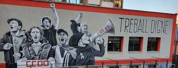 Con el título 'Treball Digne', CCOO dibuja un mural reivindicativo en su sede de Cornellà