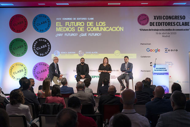 De izquierda a derecha: Eduardo Castillo Lozano (Director del grado de Periodismo de la Universidad), David Alayón (Cofundador y CEO de Innuba), Mónica Quintana (Fundadora y CEO de Mindset) y José Antonio González Alba (Embajador de España de SembraMedia)