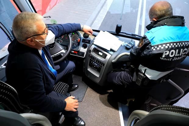 La Policia Local de Sant Joan Despí realiza controles de transporte escolar