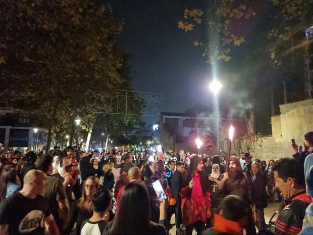 Cientos de personas de L'Hospitalet protagonizan la caminada Zombie de La Farga