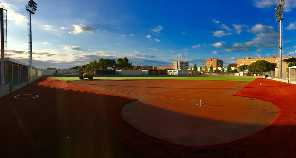 El CB Viladecans estrena el renovado campo de softbol