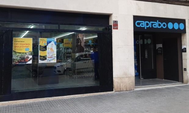 Cornellà estrena un nuevo supermercado Caprabo de casi 300 m2