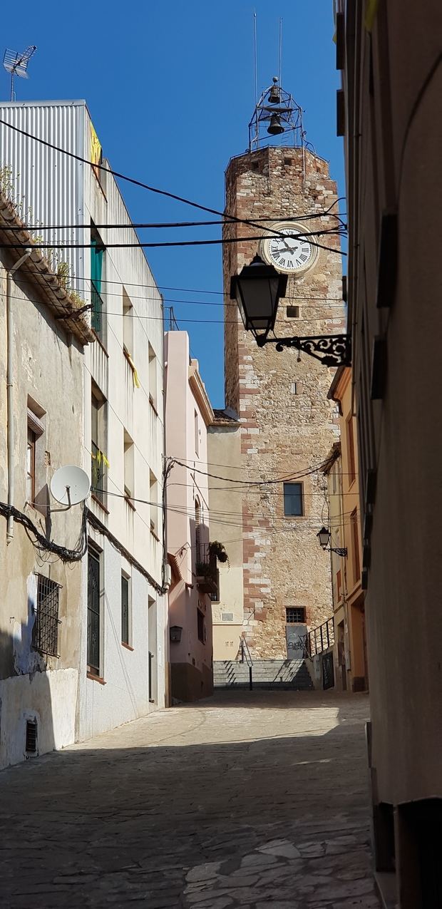 Calle de l'Església y Torre del Rellotge, lugares donde se van a llevar a cabo las intervenciones.