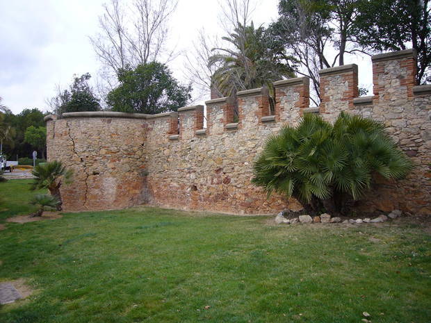 El muro de cierre del castillo de Castelldefels ya tiene proyecto de reparación